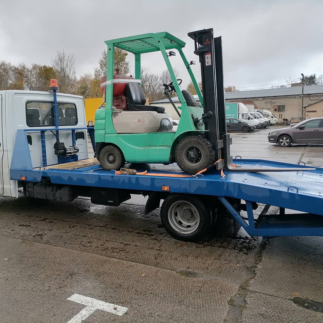 Transport auto cu platformă